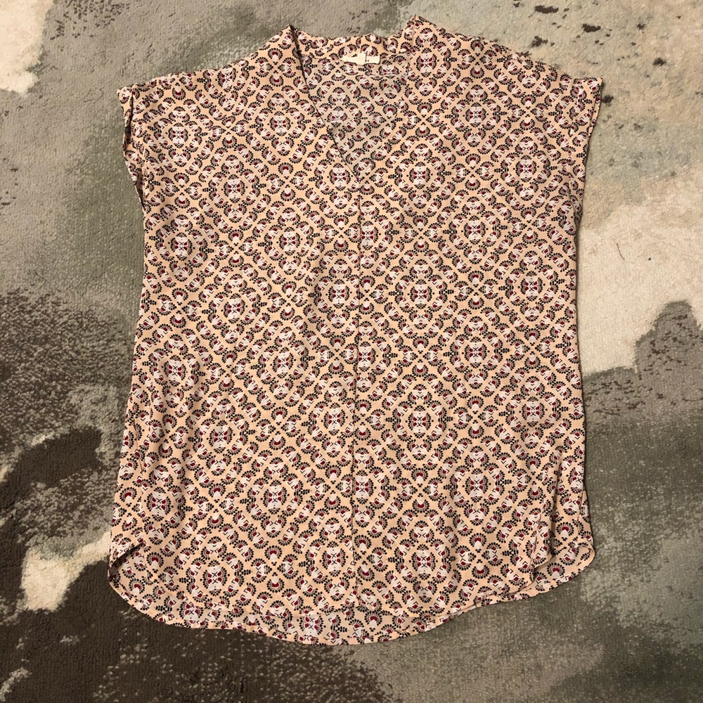 Pink blouse with geometric detailing. Perfect for a casual work shirt.